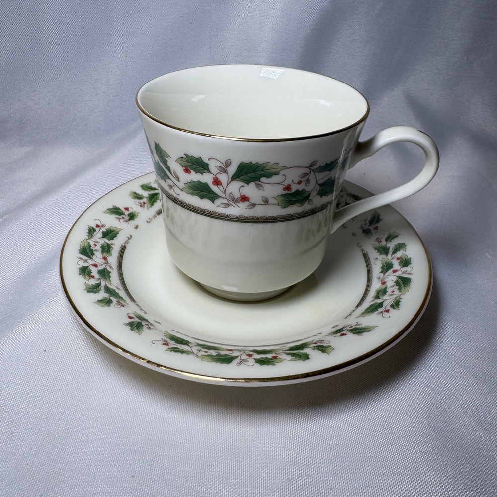 Royal Limited Holly Holiday Tea Cup and Saucer Set Fine China Made in Japan